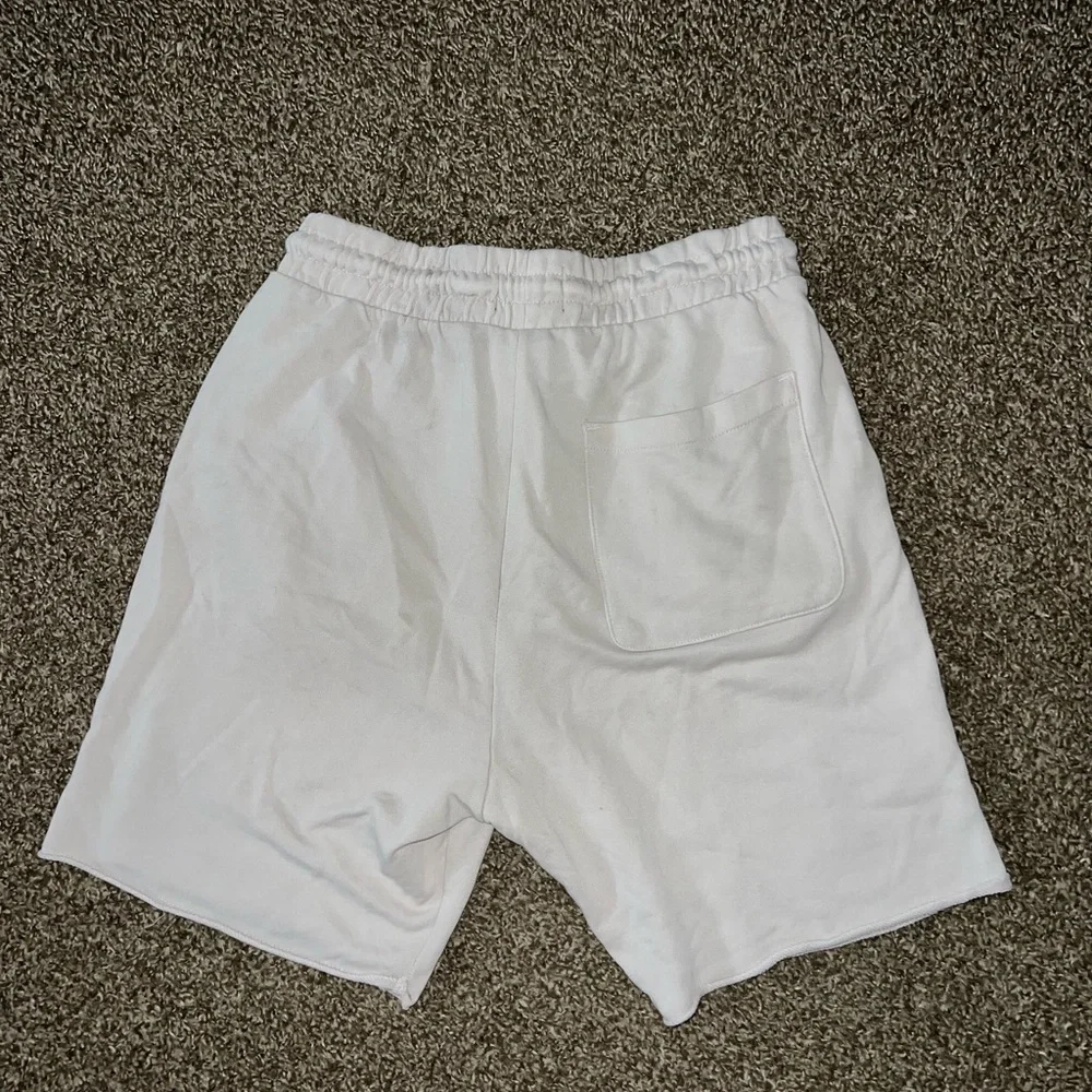 H&M White Cream Shorts - Picture 2 of 3